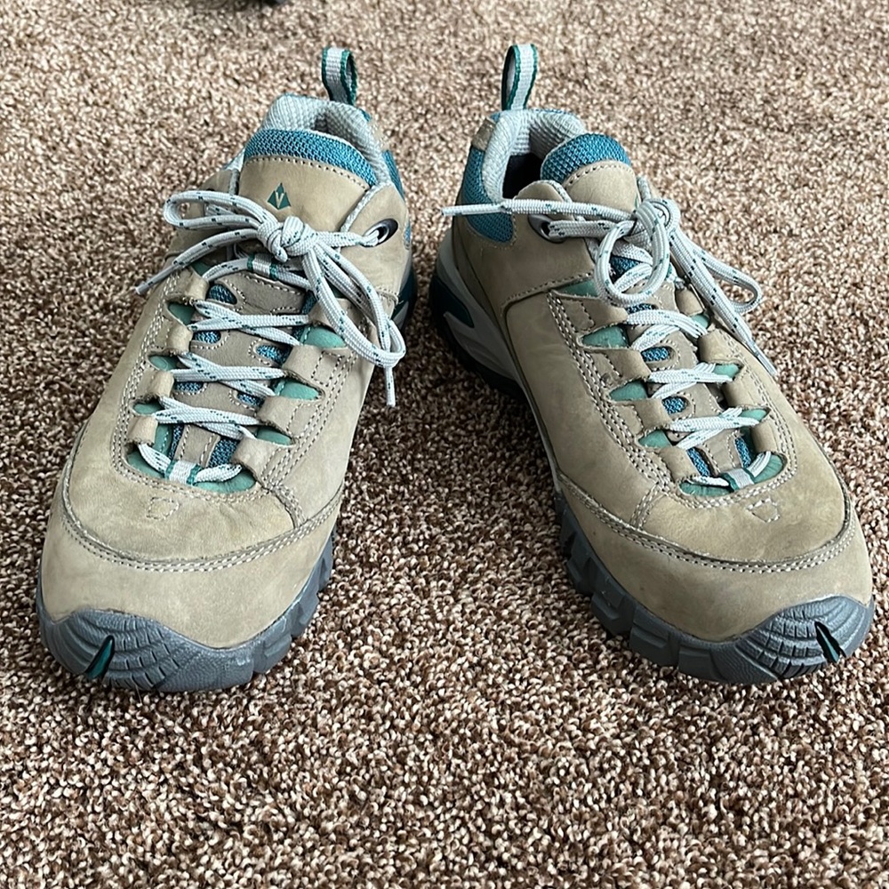 VASQUE WATERPROOF HIKING SHOES
